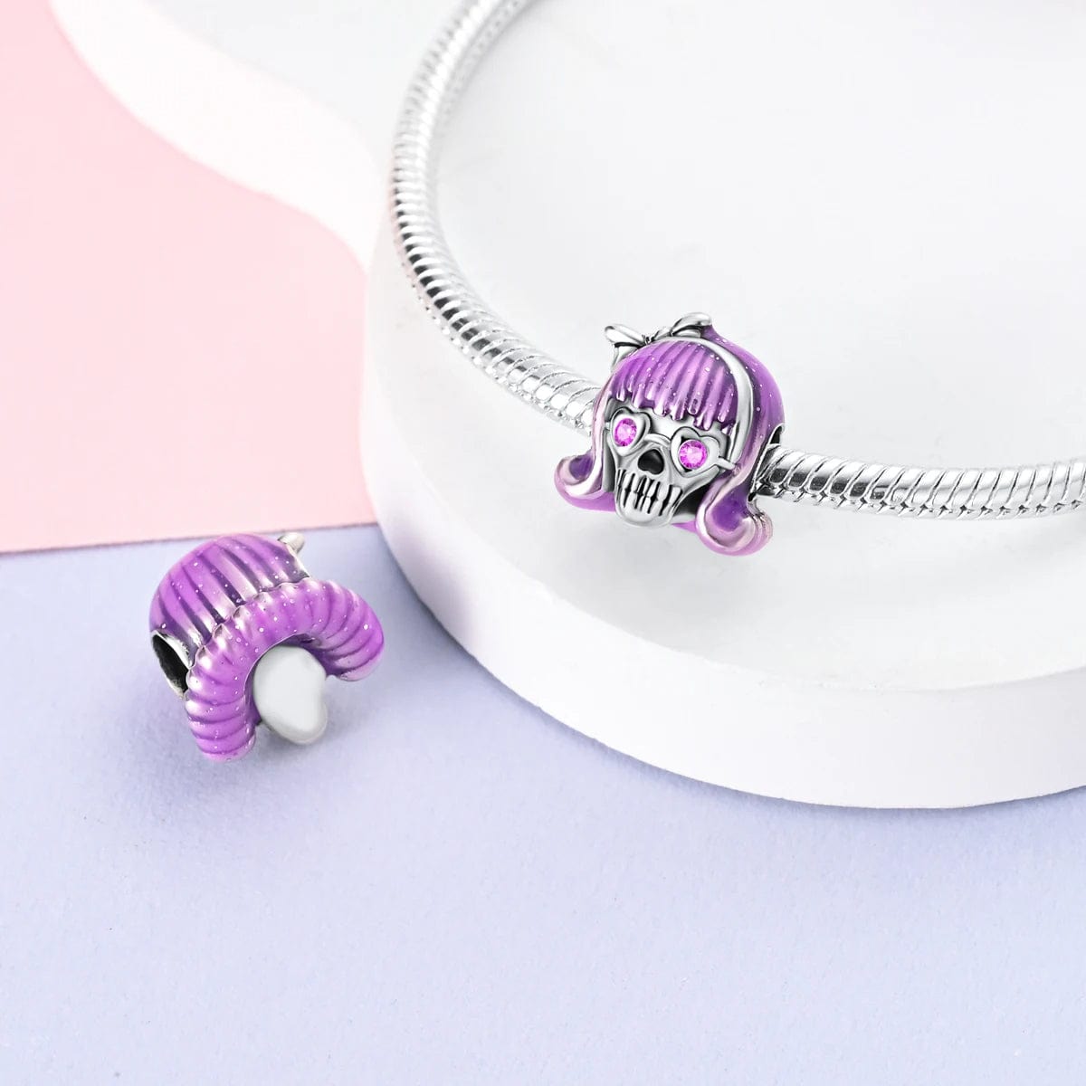 Glow-in-the-dark Sparkling Skull Charm