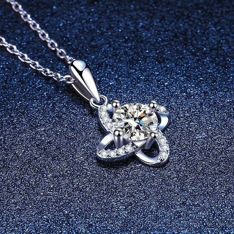 Béra&Co Bloom Moissanite Necklace