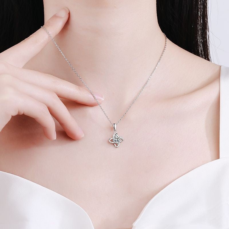 Béra&Co Bloom Moissanite Necklace