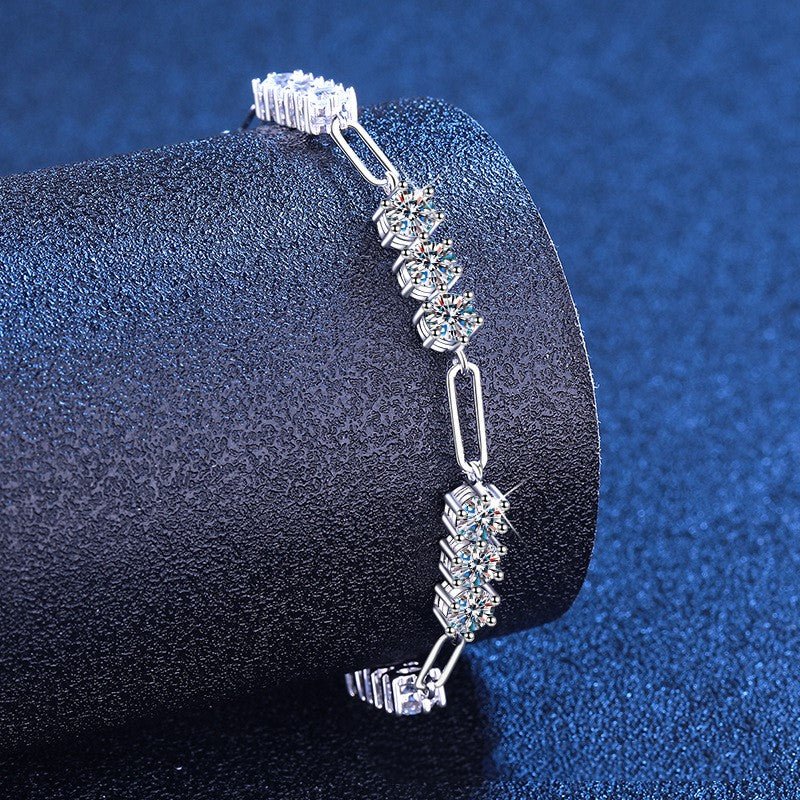 Béra&Co Dazzling Cluster Moissanite Bracelet