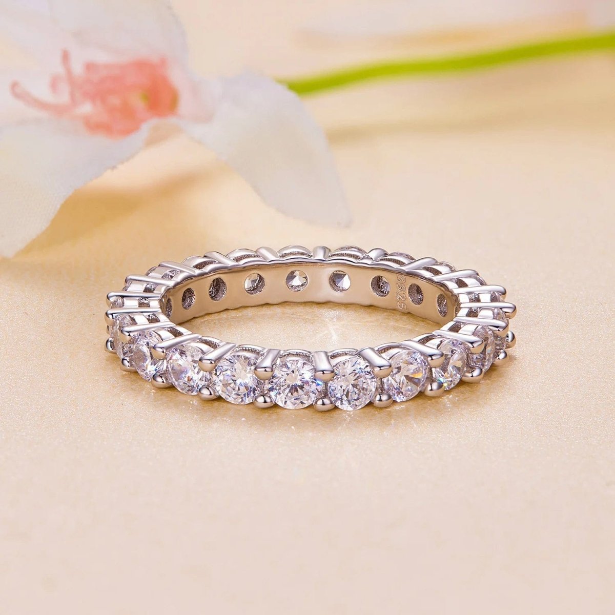 Béra&Co Moissanite Eternity Band