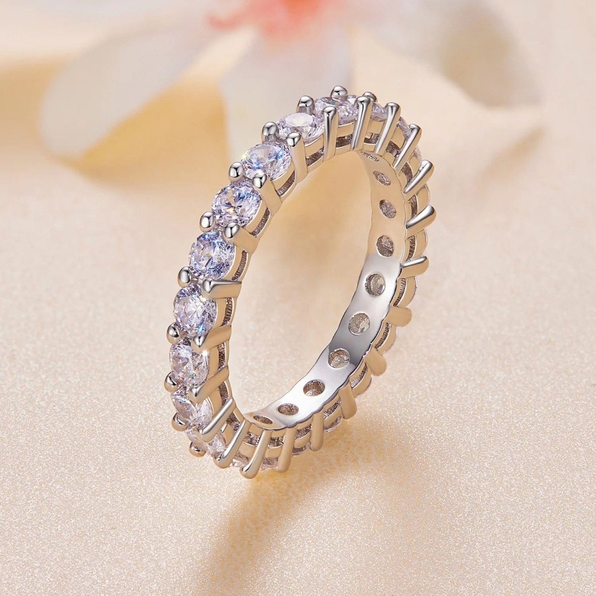 Béra&Co Moissanite Eternity Band