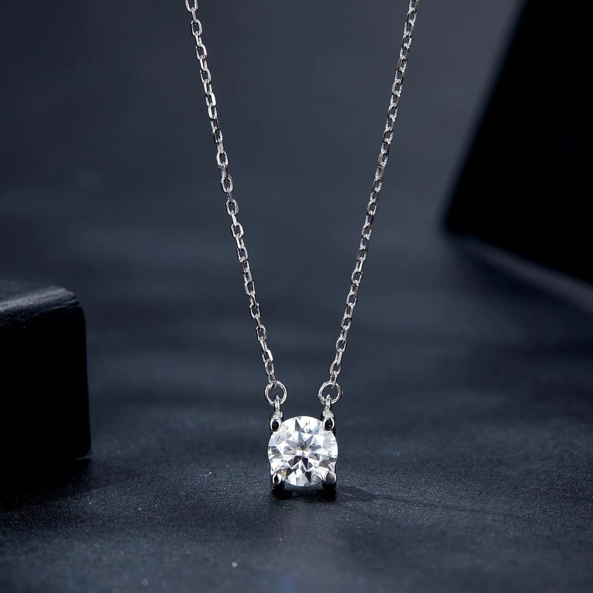 Béra&Co Moissanite Pendant Necklace