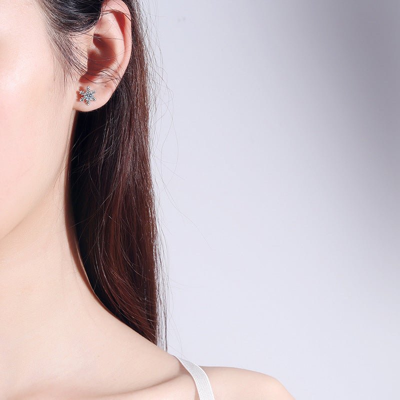 Béra&Co Snowflake Sparkle Moissanite Stud Earrings