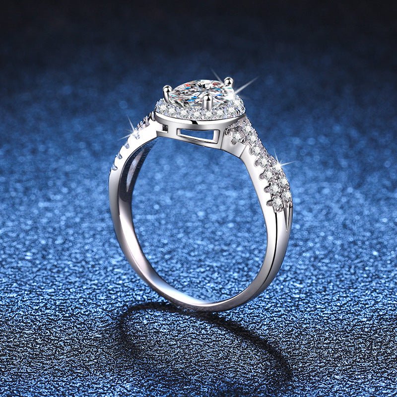 Béra&Co Teardrop Elegance Moissanite Ring