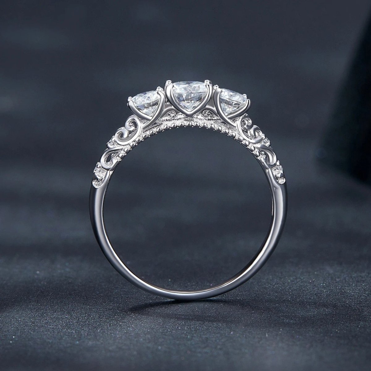 Béra&Co Three-Stone Moissanite Ring