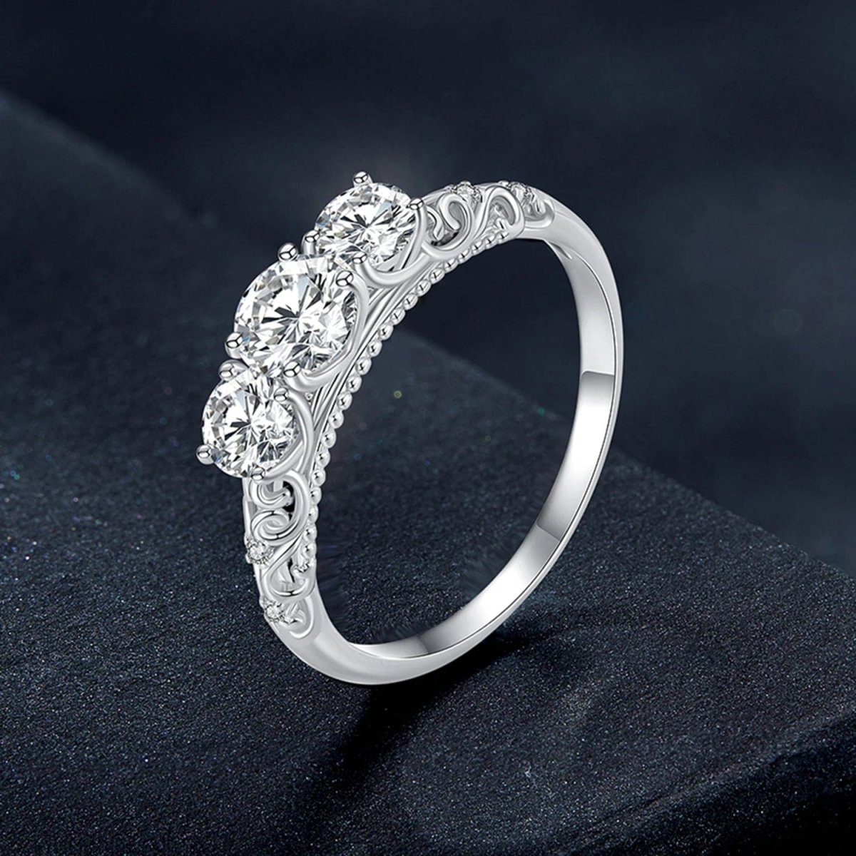 Béra&Co Three-Stone Moissanite Ring