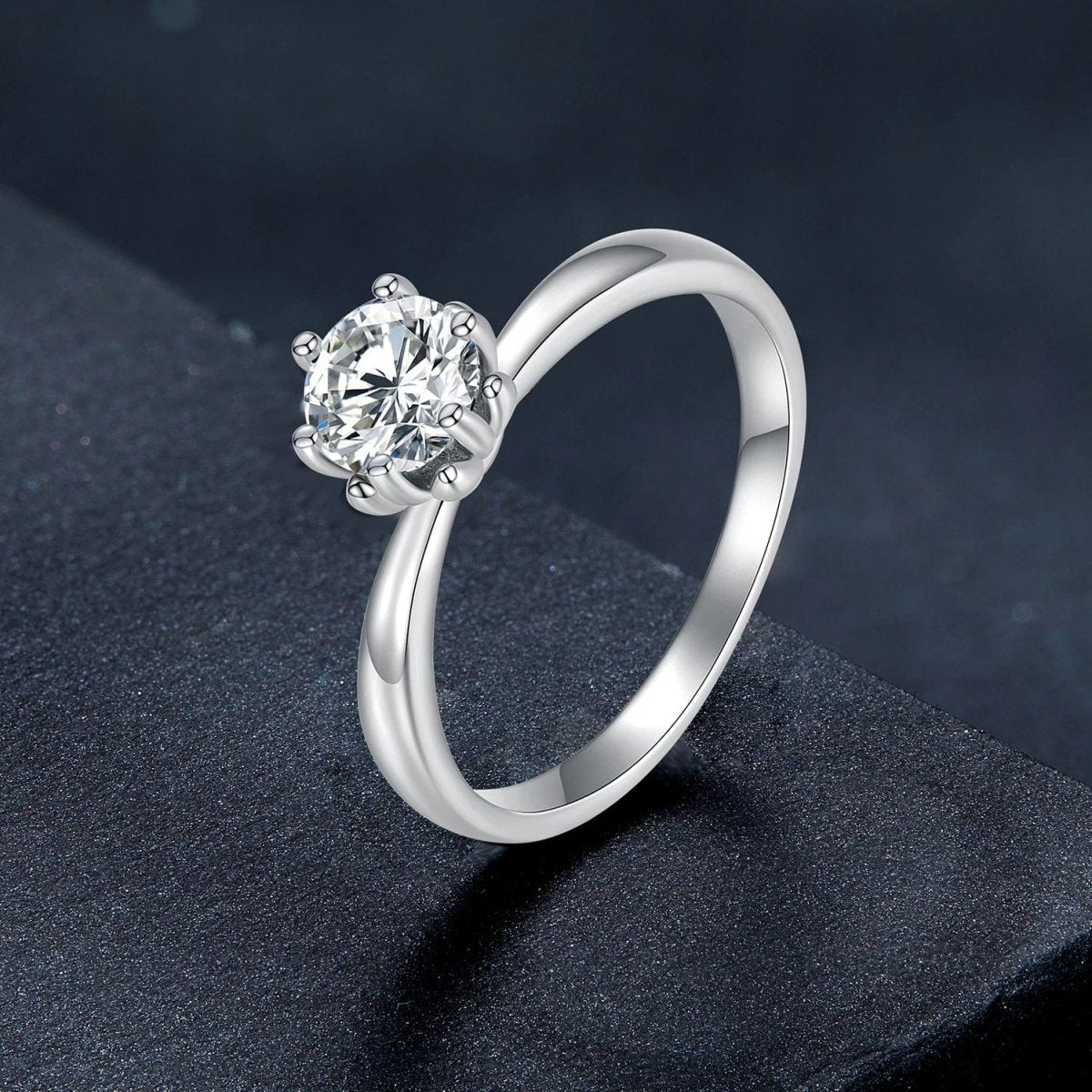 Béra&Co Classic Moissanite Solitaire Engagement Ring