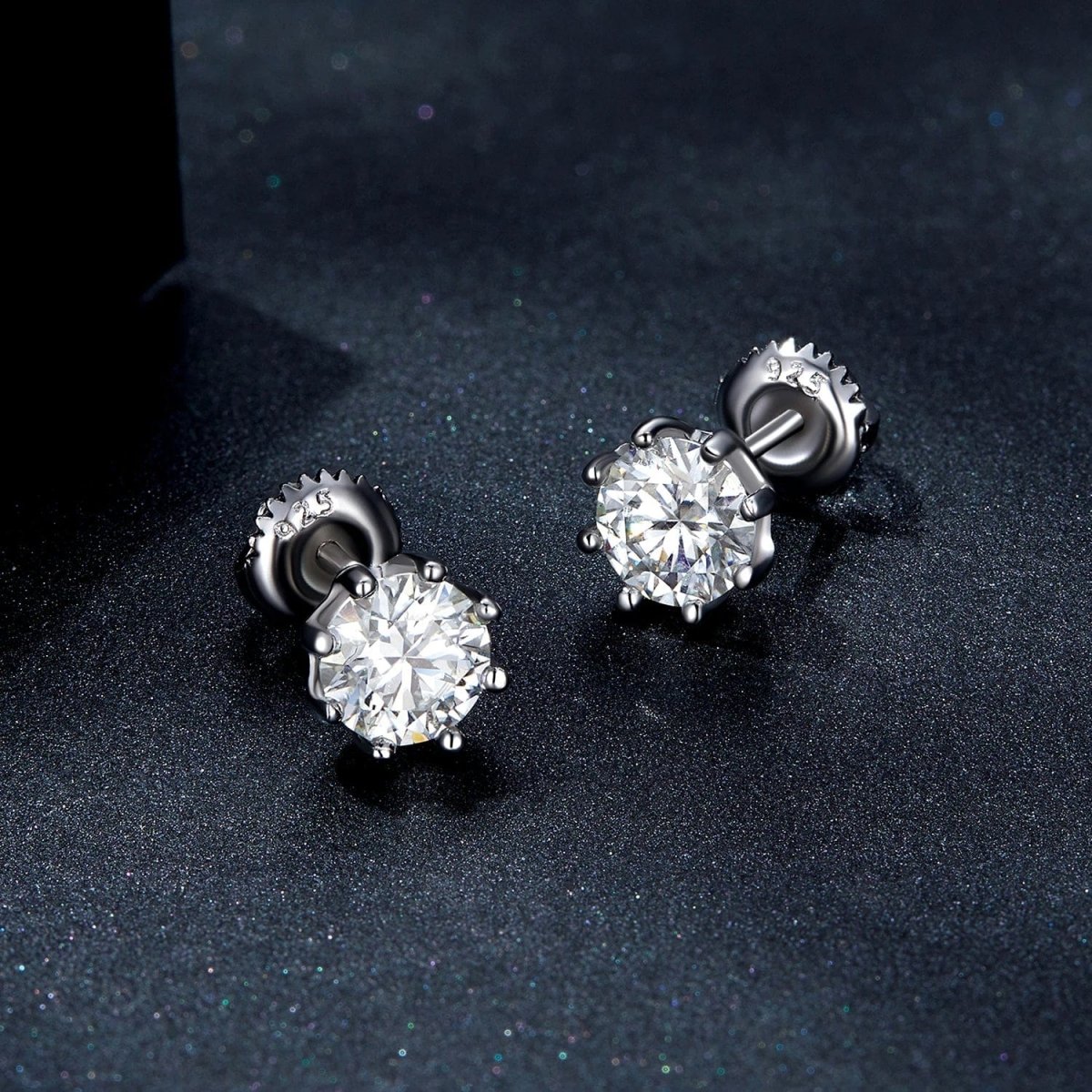 Béra&Co Classic Moissanite Stud Earrings