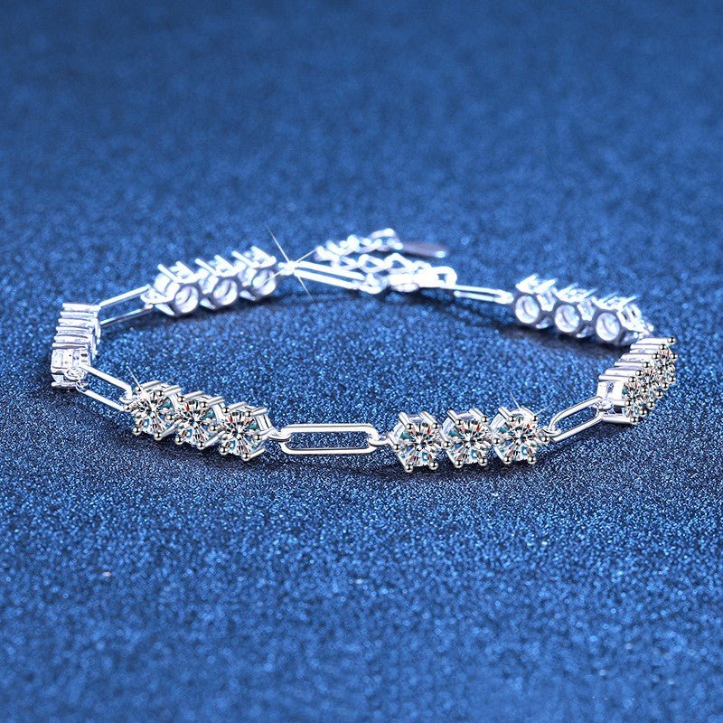 Béra&Co Dazzling Cluster Moissanite Bracelet