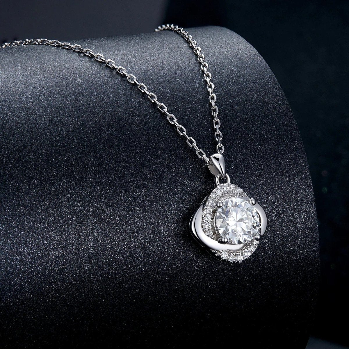 Béra&Co Moissanite Halo Necklace