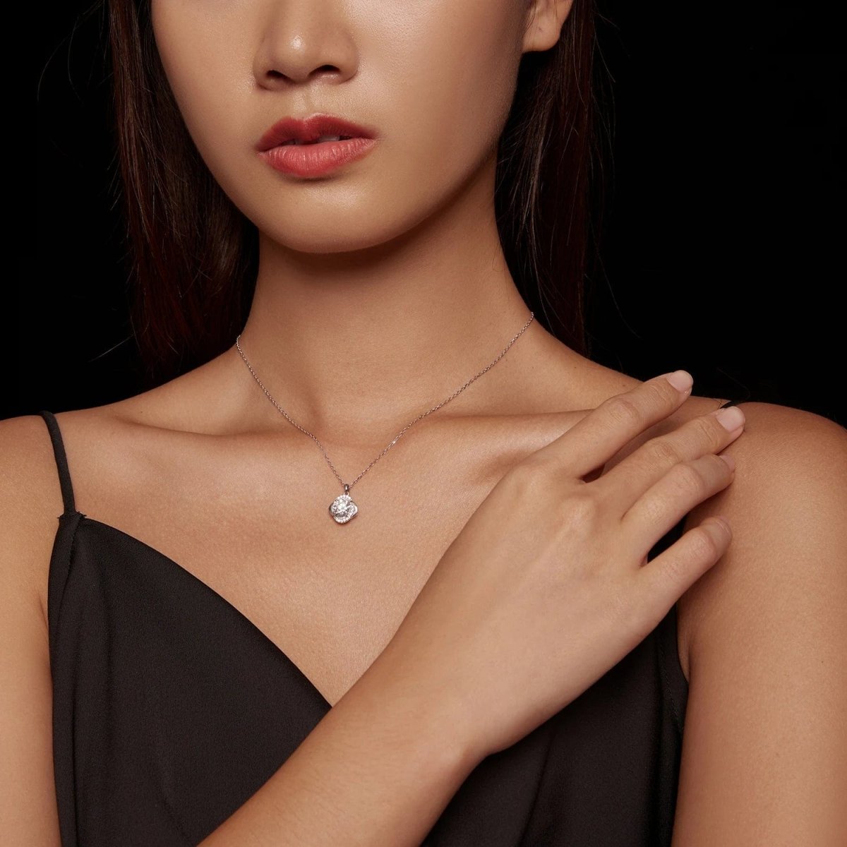 Béra&Co Moissanite Halo Necklace