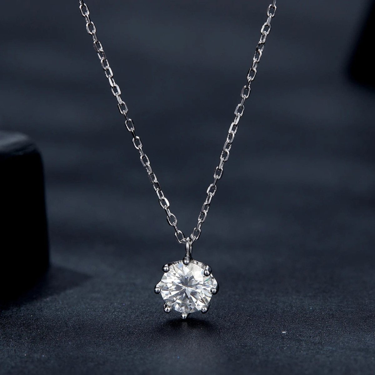 Béra&Co Moissanite Solitaire Necklace