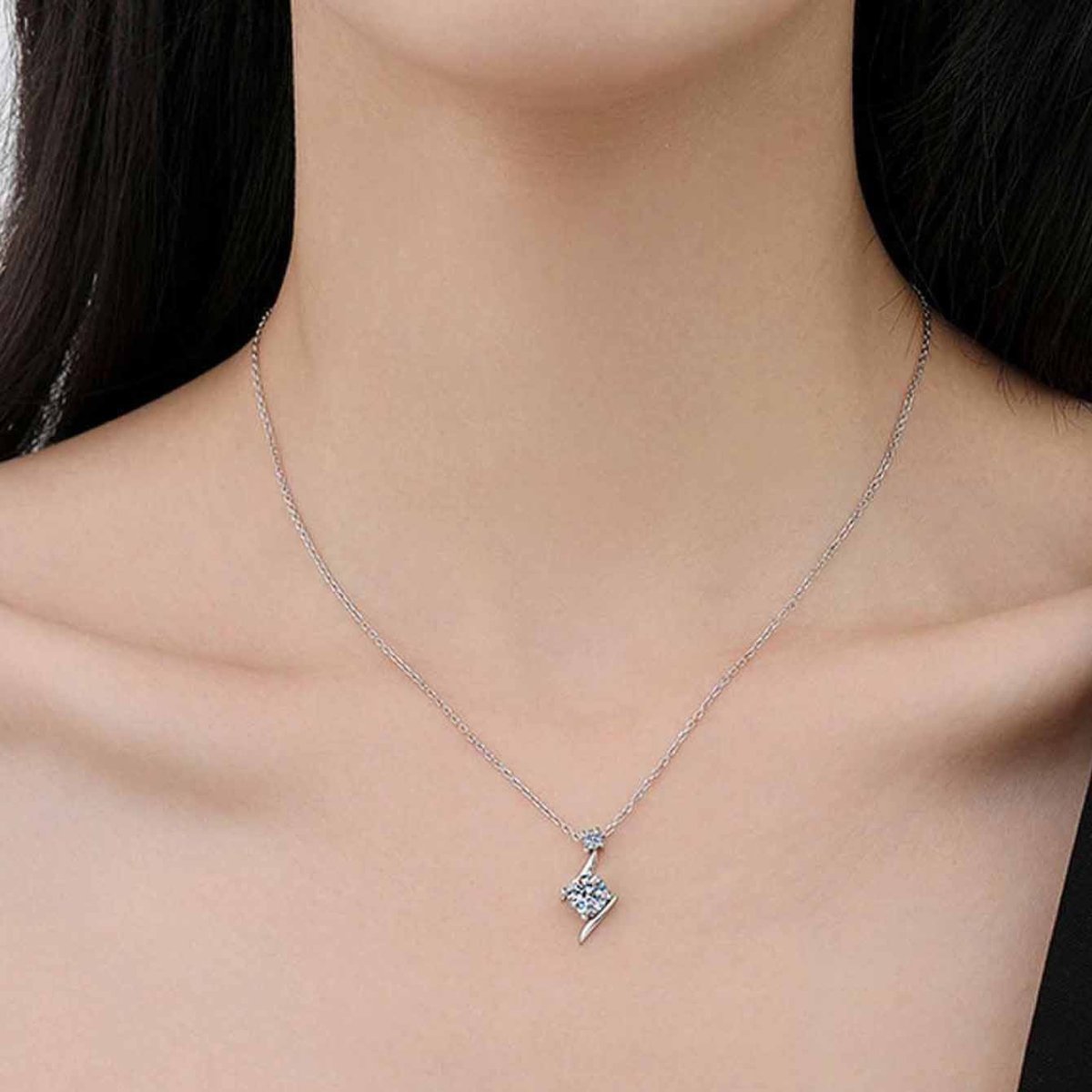 Béra&Co Radiant Spark Moissanite Necklace
