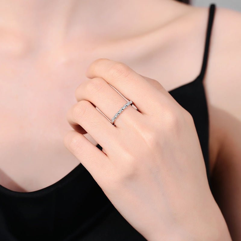 Béra&Co Twisted Elegance Moissanite Band