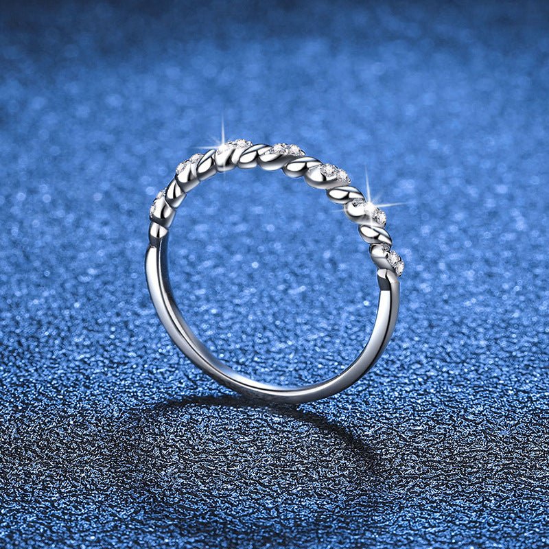 Béra&Co Twisted Elegance Moissanite Band