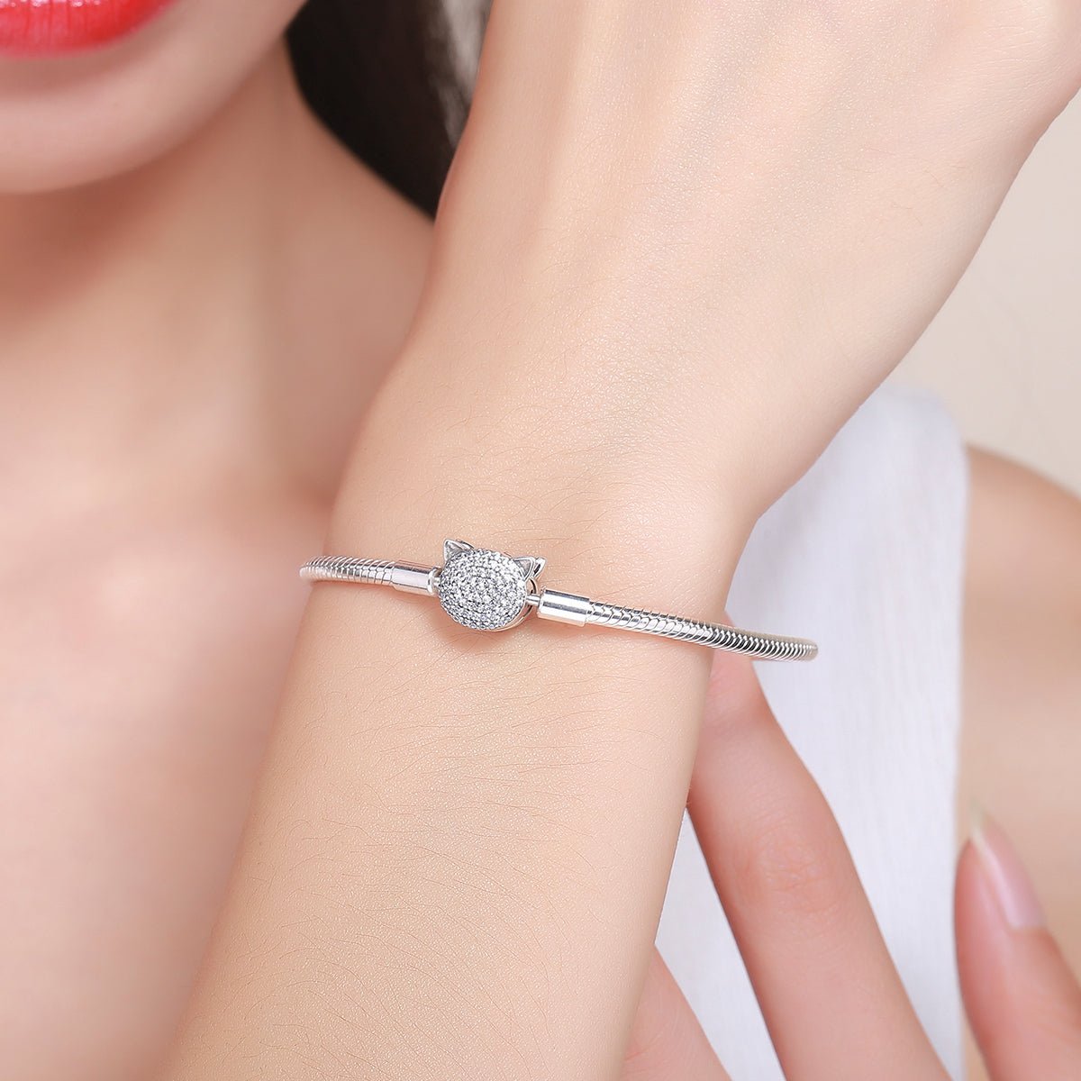 Sparkling Cat Clasp Charm Bracelet